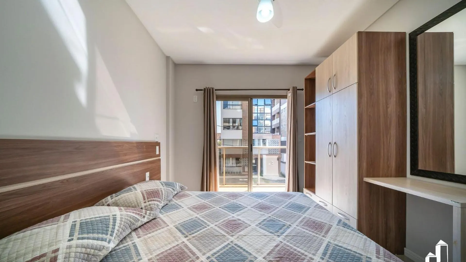 Apartamento Com 02 Dormitorios Bombinhas Brazil