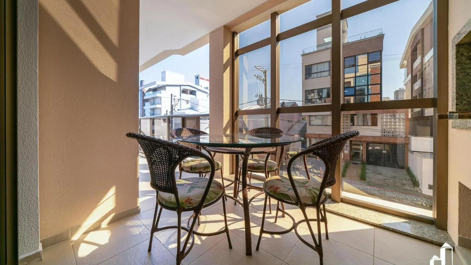 Apartamento Com 02 Dormitorios Bombinhas